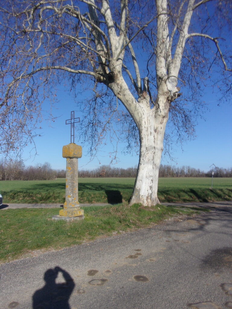 Croix route de Coussa